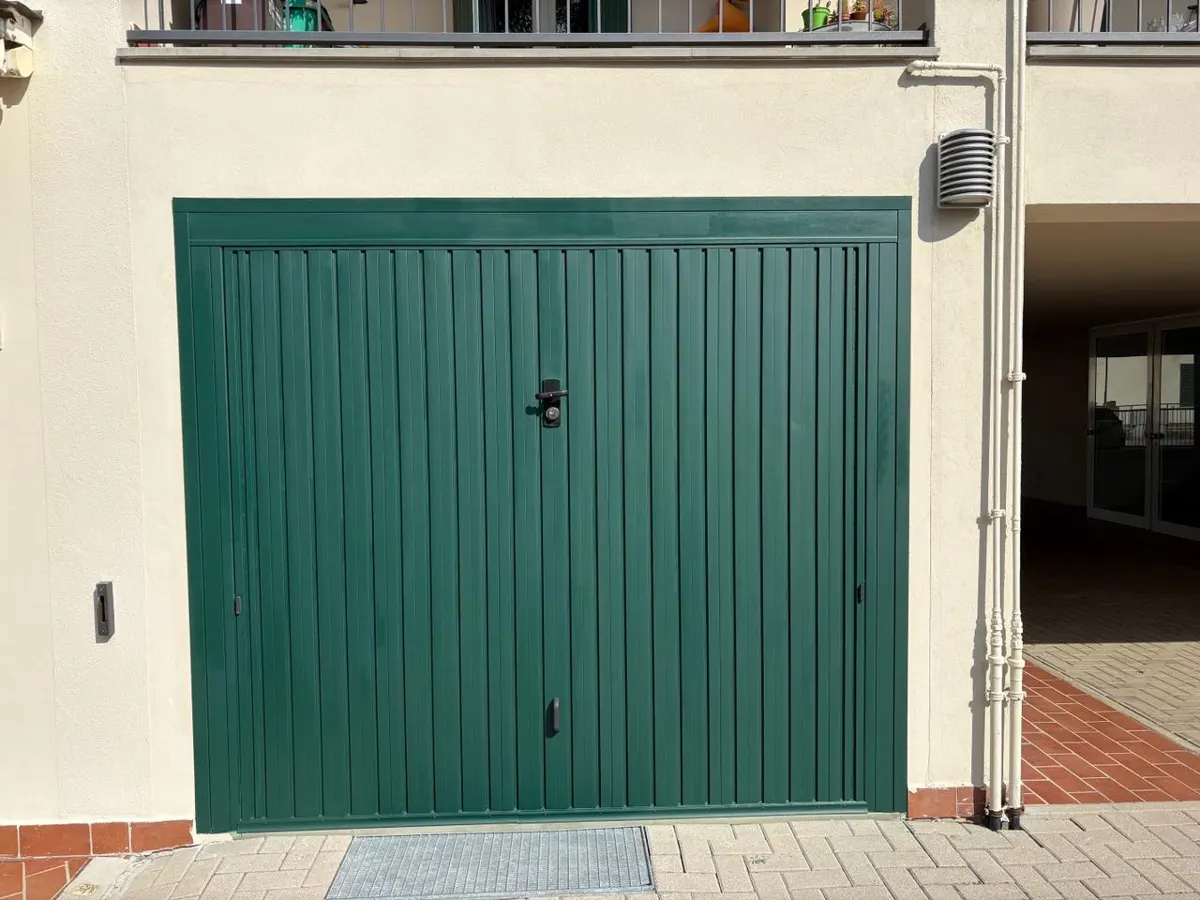 Basculante da garage riparata e funzionante a Bologna